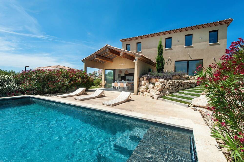 Contemporary villa with pool in Provence in Rognes, Region de Aix-en-Provence