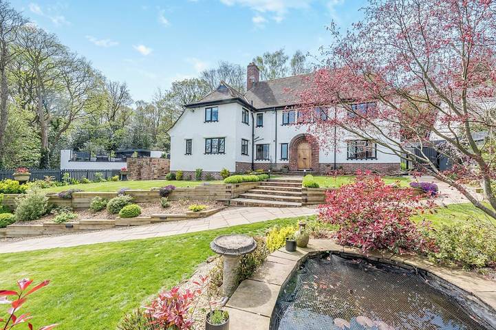 Holiday rental for 12 people, with garden and hot tub, with pets in Wirral