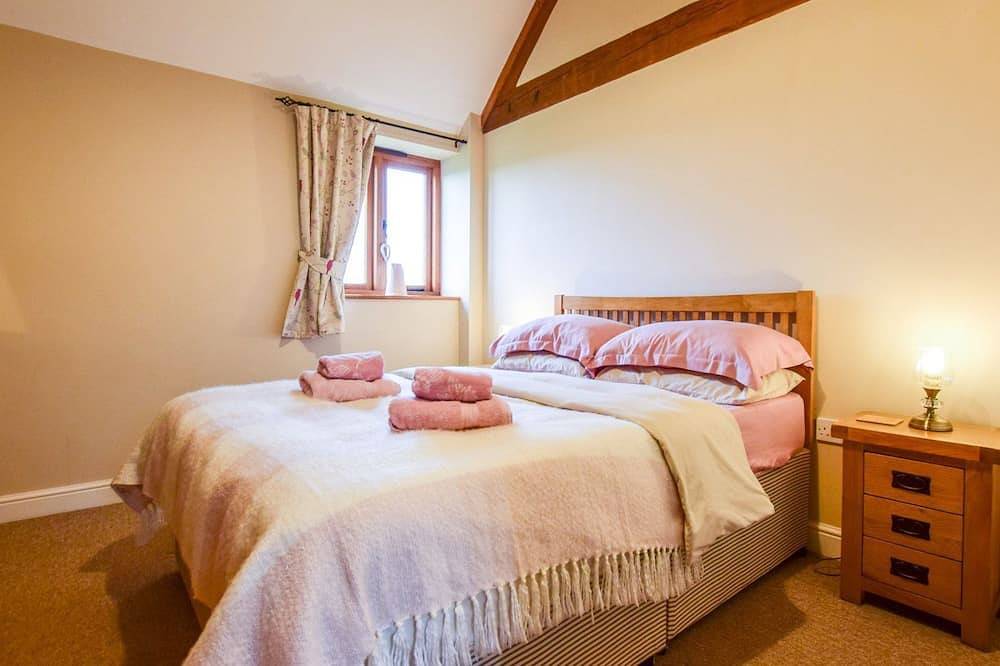 Inglenook Barns -  two pet-friendly barn conversions with hot tubs in Bidford on Avon, Warwickshire