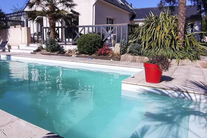 Location de vacances pour 8 personnes, avec Terrasse ainsi que Jardin et Sauna dans Plage Trez Malaouen