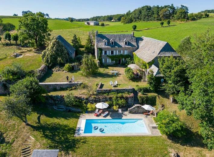 Location de vacances pour 10 personnes, avec Terrasse ainsi que Jardin et Piscine à Montpeyroux (Midi-Pyrénées)