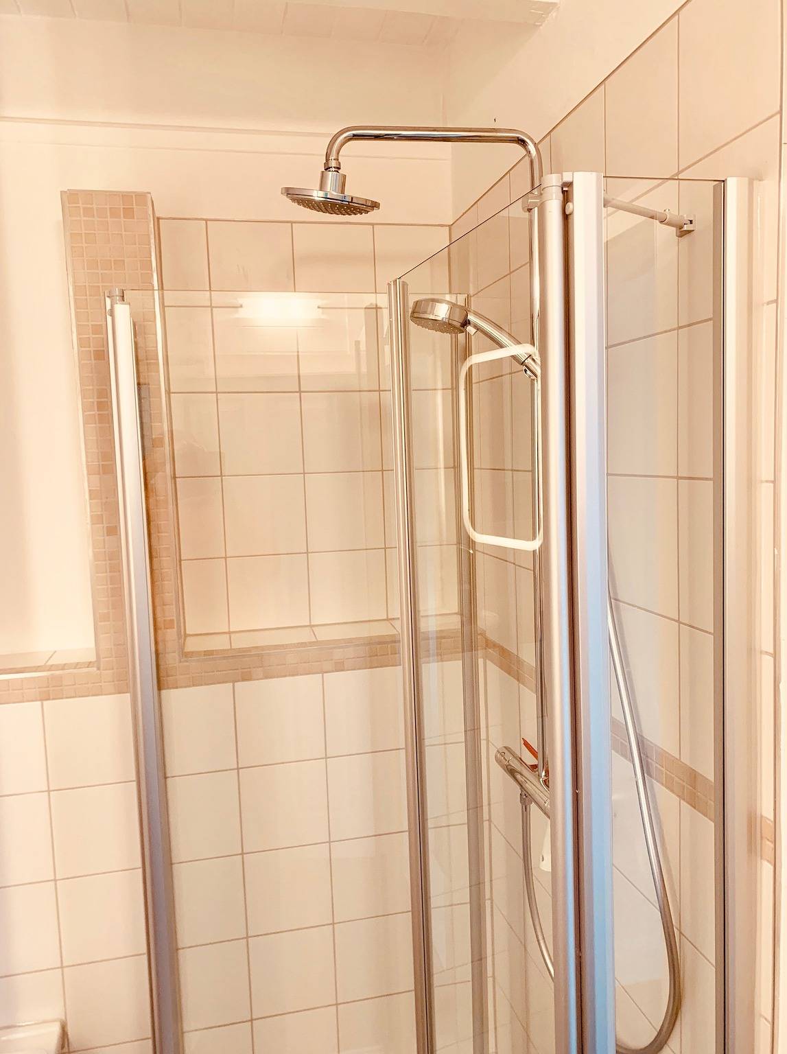 Ganze Ferienwohnung, Rosenhof-Lodge garden suite grey in Hanerau-Hademarschen, Rendsburg-Eckernförde