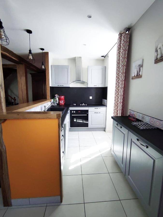 Three-Bedroom House in Port-d'Envaux, Région de Saintes