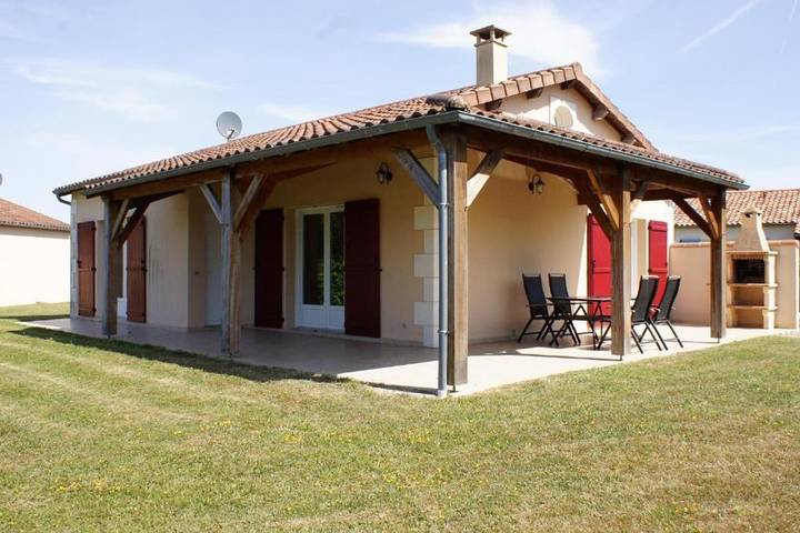 Location de vacances pour 4 personnes, avec Balcon et Terrasse ainsi que Jardin et Bassin pour enfant à Les Forges - 4