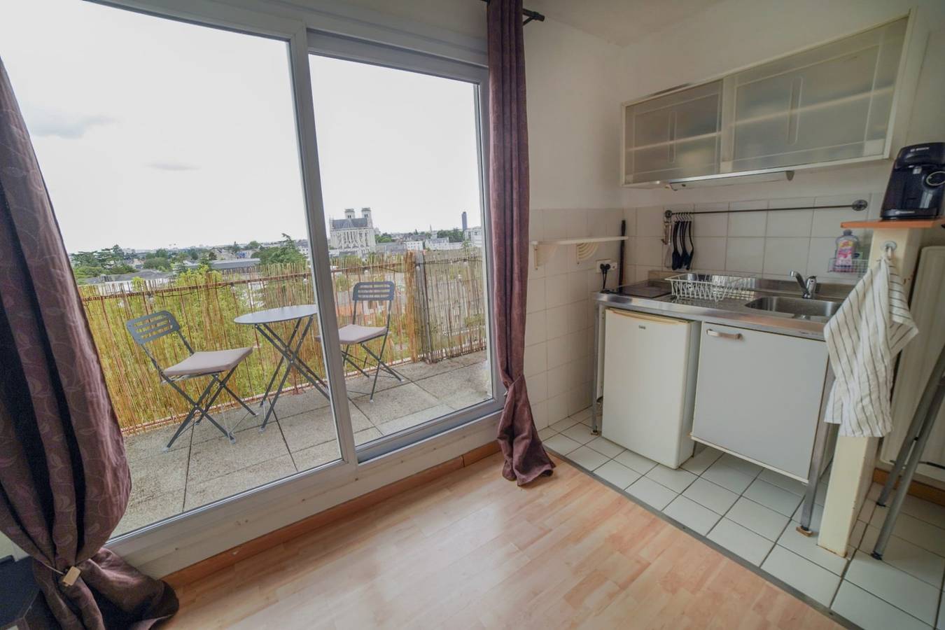 Entire studio, Studio with balcony and view of Nantes in Nantes, Nantes region