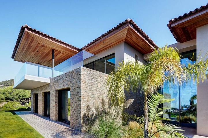 Location de vacances pour 8 personnes, avec jardin et jacuzzi à Carqueiranne