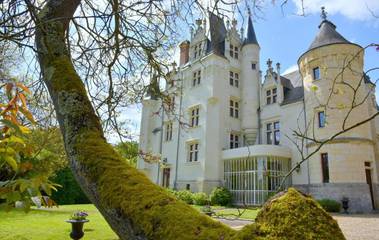 Hôtel pour 24 personnes, avec jardin et jacuzzi à Noyant-de-Touraine