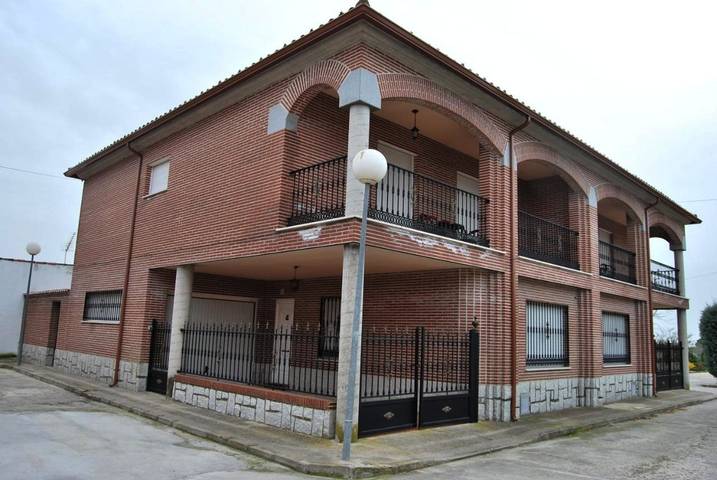 Casa rural para 8 personas, con terraza, Se admiten mascotas en Cazalegas