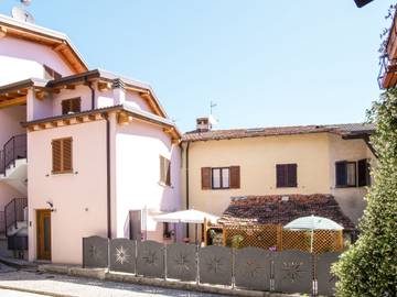 Gîte pour 5 personnes, avec vue sur le lac et jardin à Vercana