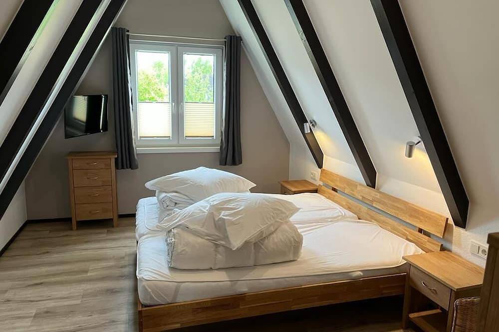 Modernes und sehr komfortables Nurdachhaus im Ferienpark Fedderwardersiel. in Fedderwardersiel, Butjadingen