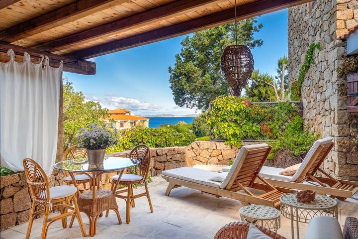 Appartement entier, Appartement élégant à quelques minutes de la plage avec vue sur la mer et terrasse privée in Baja Sardinia, Arzachena