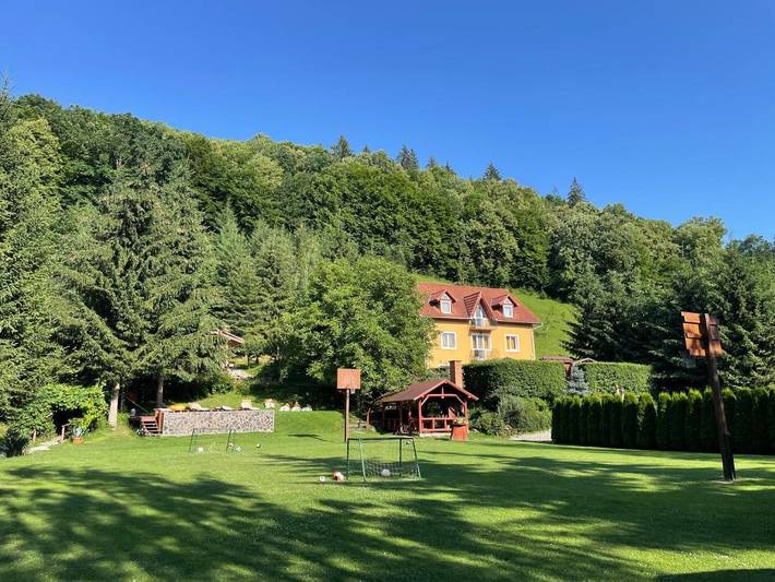 Maison d’hôte pour 26 personnes, avec sauna et jardin ainsi que piscine et jacuzzi en Roumanie