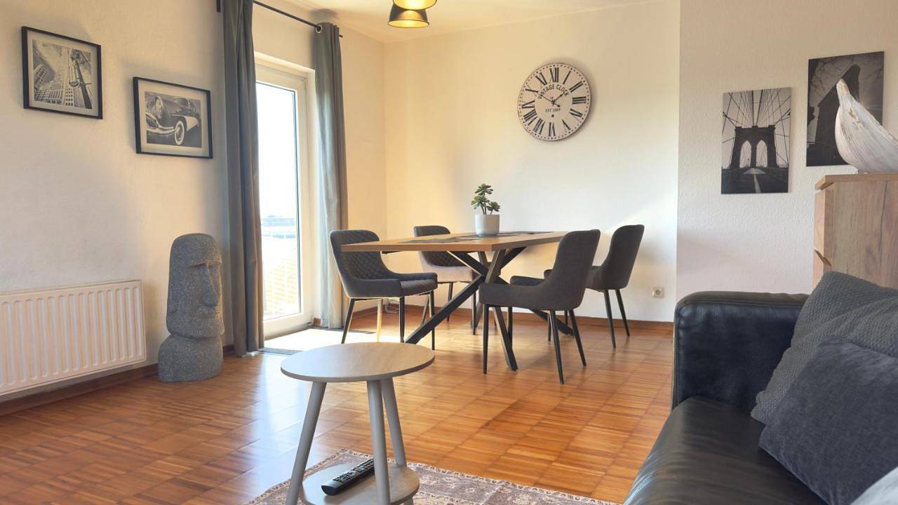 Ganze Wohnung, Penthouse mit Blick auf den Yachthafen in Vegesack, Bremen