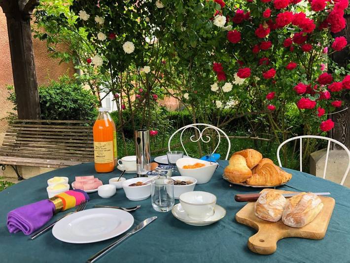 Location de vacances pour 2 personnes, avec piscine ainsi que vue et jardin à Alixan - 3