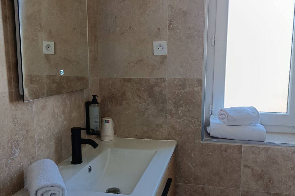 Historic 4-Guest Family Room | Pet-Friendly Picnic Garden | Downtown Location in Digne-les-Bains, Alpes-de-Haute-Provence