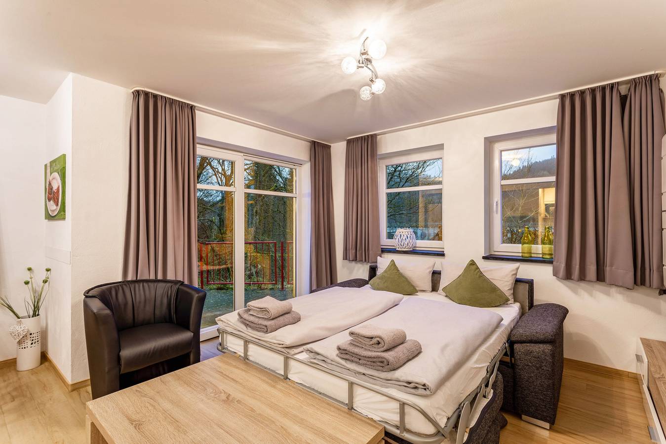Ganze Wohnung, Ferienwohnung Viadukt" mit Bergblick, privater Terrasse und Wi-Fi in Willingen, die Mittelgebirge
