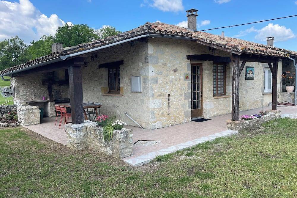 Entire apartment, \"Gîte la Bergerie\" near the Bastide of Monflanquin and the Dordogne river in Saint-Eutrope-de-Born, Villeneuve-sur-Lot region