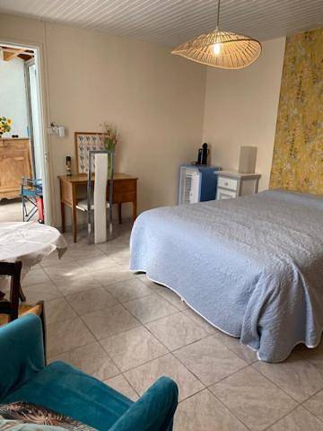 Location de vacances pour 2 personnes, avec vue et jardin à Sauveterre-la-Lémance - 2