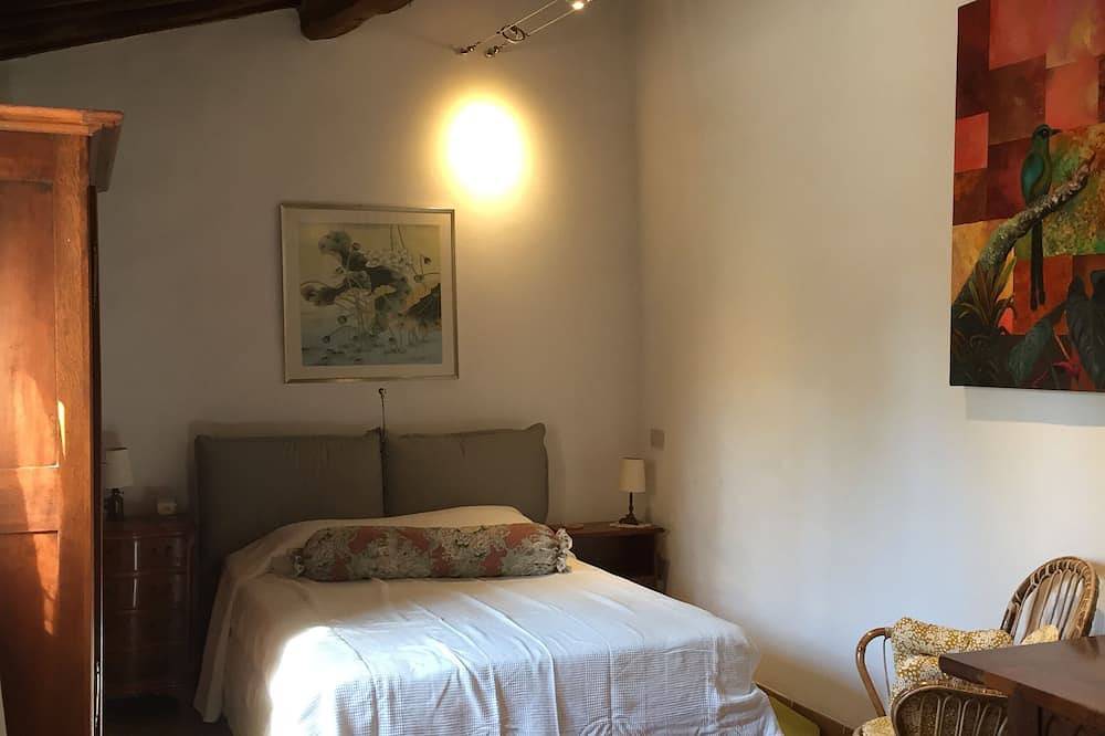Toscana Mediterranea, Charming House nel borgo medievale, per 4 persone in Campiglia Marittima, Costa degli Etruschi