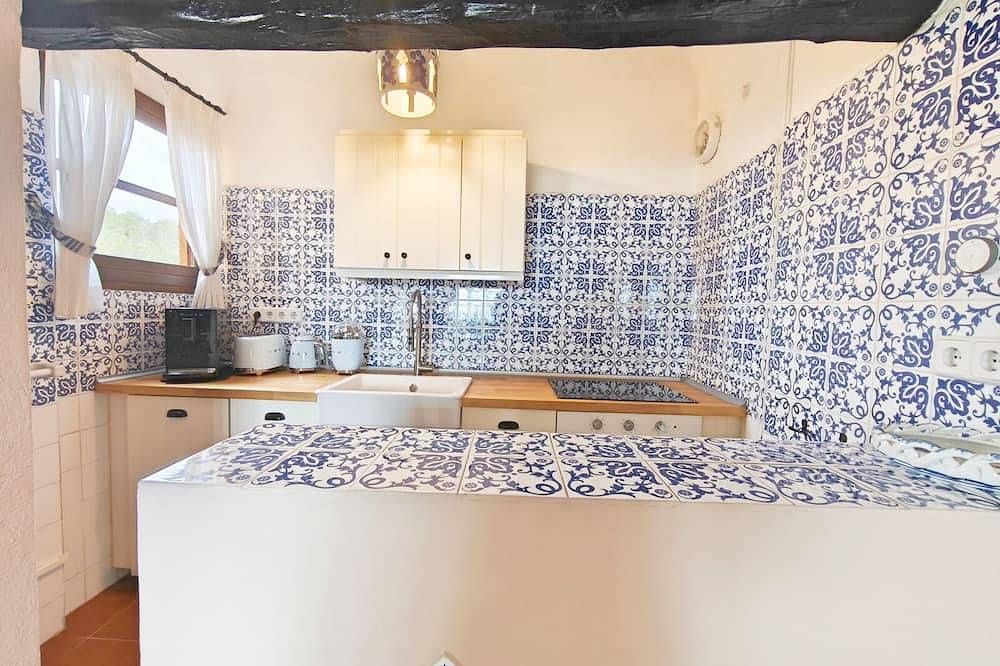 Entire apartment, Apartment with sea view for 2 people in Cala Fornells in Cala Fornells, Calvià