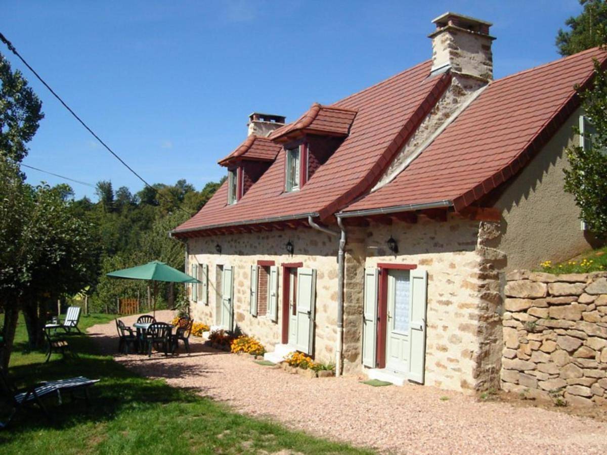Maison de caractère rénovée au cœur du Cantal avec jardin clos, cheminée et wifi - 6 pers - Fr-1-742-476 in Vitrac (Cantal), Région d'Aurillac