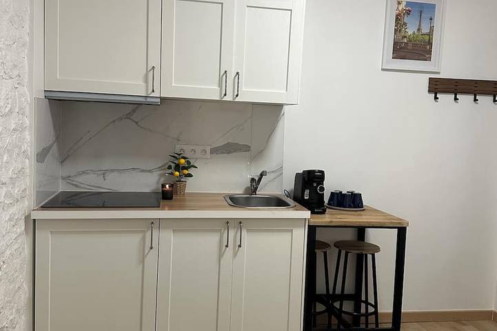 Ganze Wohnung, New studio apartment, 2 minutes from the Dijon train station – for 1 to 2 people in Dijon, Dijon und Umgebung