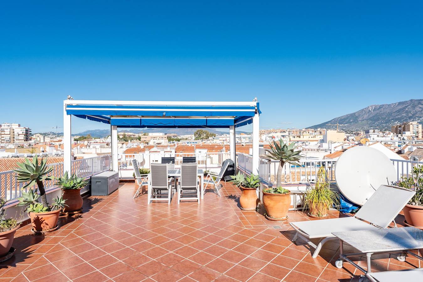 Ganze Wohnung, Ferienwohnung 'Penthouse In Old Town' mit Meerblick, Wi-Fi und Klimaanlage in Fuengirola Zentrum, Fuengirola