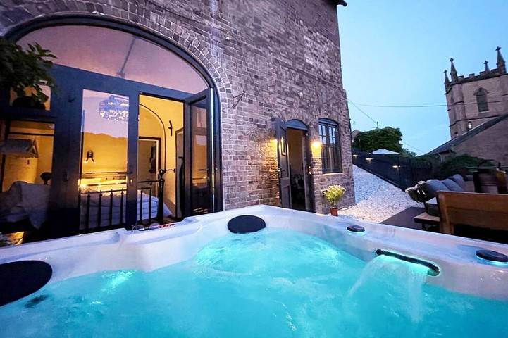 Holiday rental for 2 people, with hot tub and garden in Ironbridge