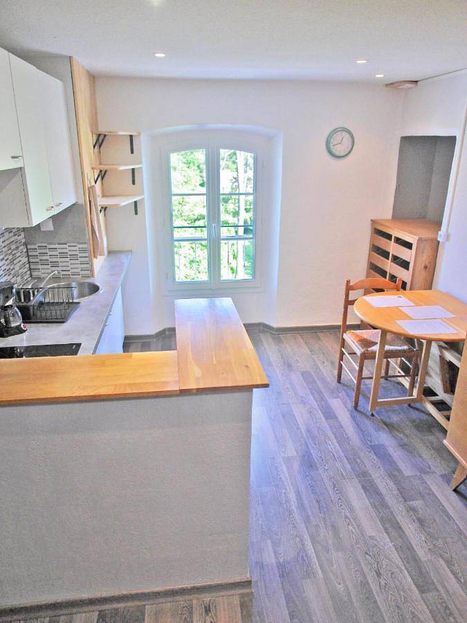 Gîte pour 3 personnes, avec vue, adapté aux familles dans Saint-Béron - 3