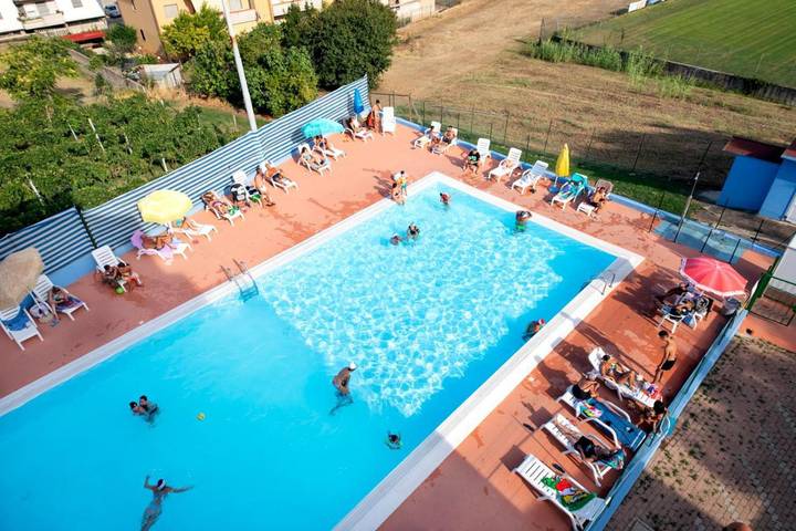 Location de vacances pour 2 personnes, avec Balcon ainsi que Terrasse et Piscine à Cupra Marittima - 4