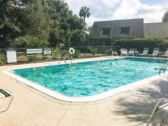 Vacation rental for 7 people, with yard and pool, with pets in Palmetto Dunes