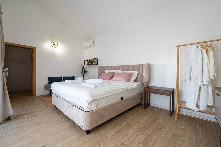 Villa für 6 Personen, mit Garten und Sauna sowie Balkon in Montenegro - 3