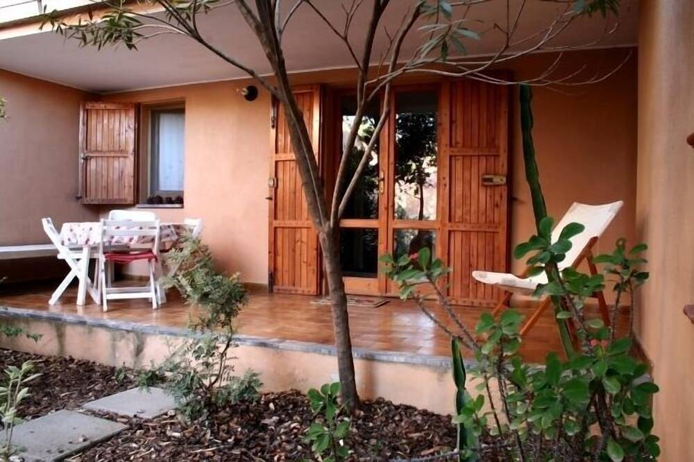 Villa Luisella 200 Meter vom Meer entfernt, reservierter Parkplatz mit Garten in Solanas, Comune di Sinnai