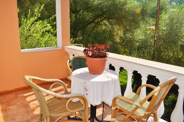 Apartment for 5 people, with view and ocean view as well as garden in Agios Gordios