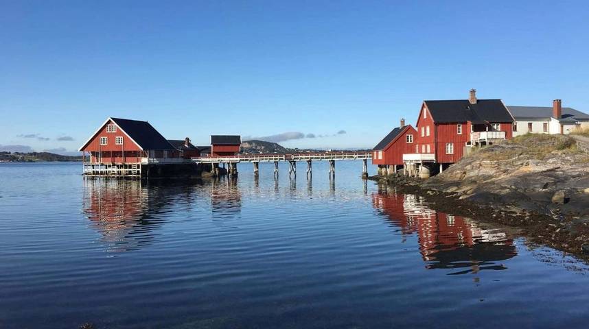 Ferienhaus für 16 Personen, mit Balkon und Terrasse sowie Garten und Sauna in Kristiansund