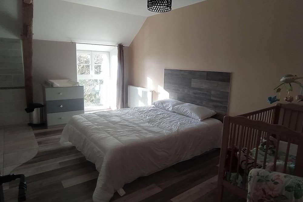 Gite Avec Piscine Intérieure Chauffée et Billard , Idéal Amoureux de la Nature! in Chemiré-en-Charnie, Sarthe