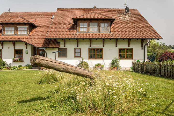 Ganze Wohnung, Ferienwohnung 1 auf dem Bauernhof "Wagenberg" mit Bergblick, Wlan & Garten in Deggenhausertal, Region Bodensee-Oberschwaben