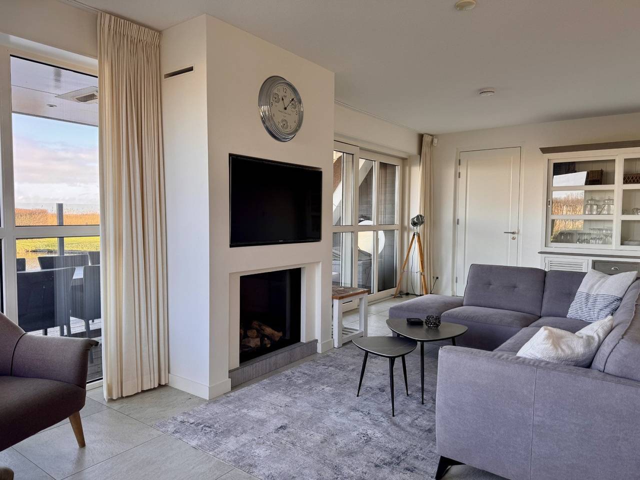Luxuriöses 8-Personen-Ferienhaus mit Sauna und Außen Spa am Tjeukemeer in Friesland in Delfstrahuizen, Friesland