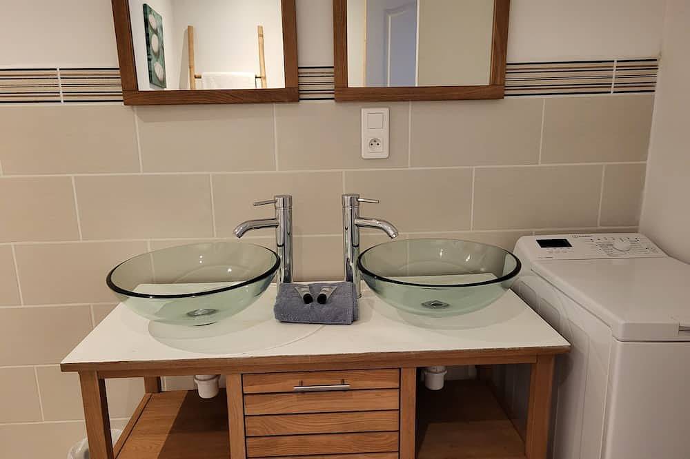 Entire apartment, Apartment-Premium-Ensuite with Shower-Terrace-4 pers Etage Ambleteuse in Ambleteuse, Boulogne-sur-Mer region