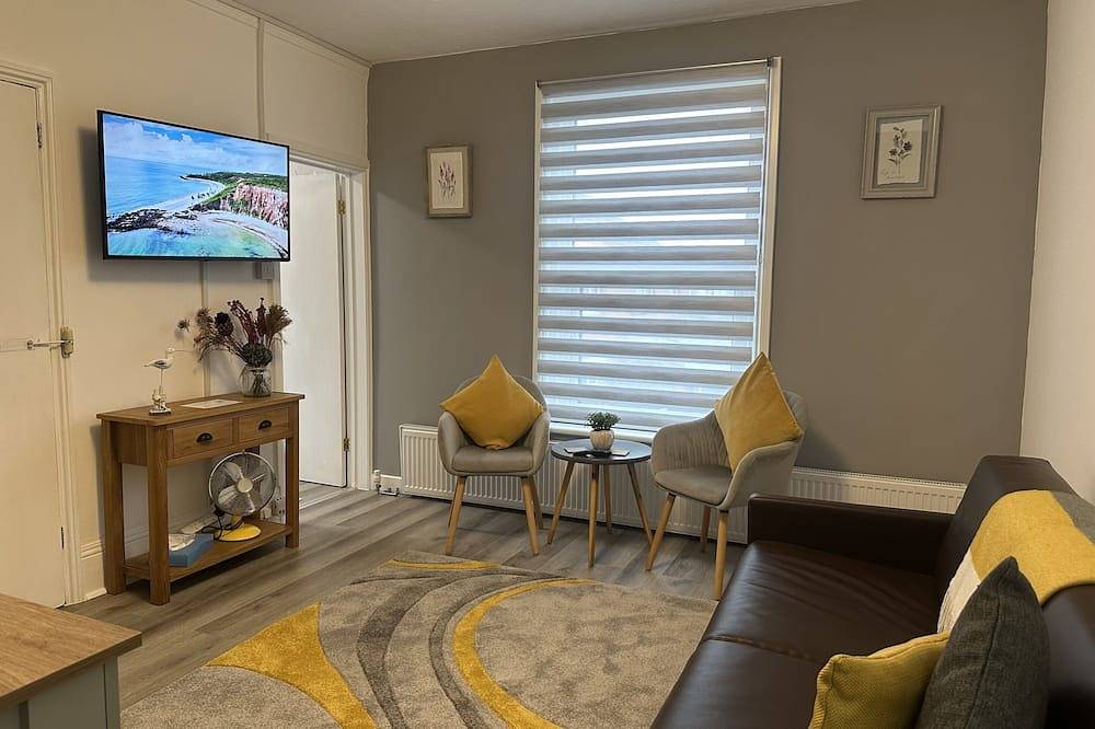Entire apartment, Flat 3 Penhale Holiday Flats. in Eastbourne, East Sussex