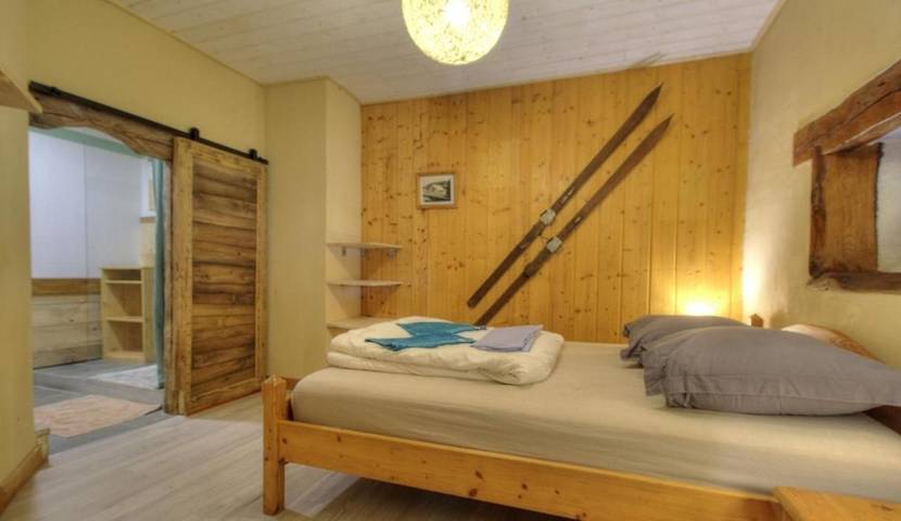 Gîte pour 8 personnes, avec vue ainsi que piscine et jardin dans Haut-Valromey - 2