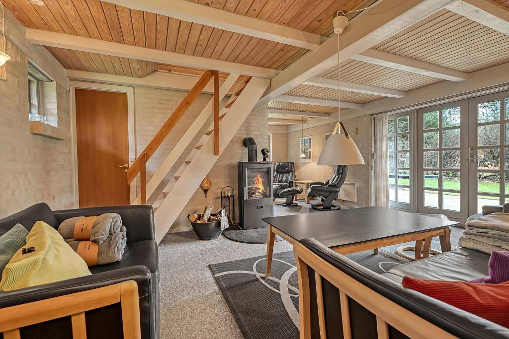 Cosy thatched roof house in the middle of the forest - The large ground is completely closed in Vester Husby, Husby