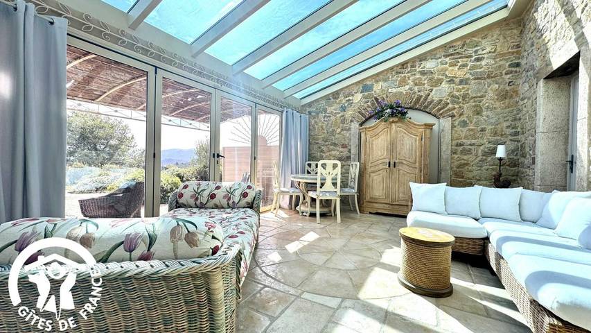 Gîte pour 2 personnes, avec Terrasse et Jardin