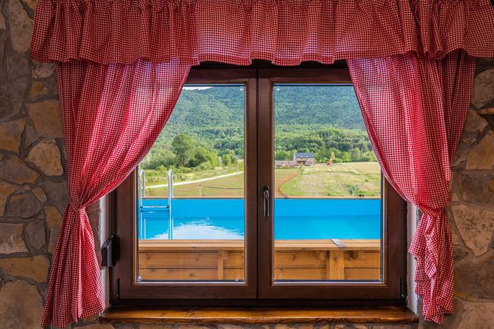 Ferienhaus für 8 Personen, mit Terrasse und Garten sowie Pool