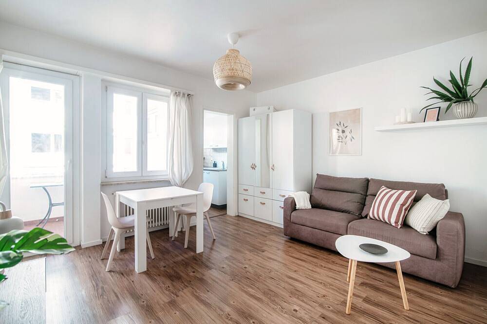 Apartamento entero, Studio apartment a few steps from Piazza Grande and the lakefront (City 1) in Locarno, Alpes Ticineses y del Verbano