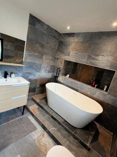 Gîte pour 12 personnes, avec vue ainsi que piscine et balcon, adapté aux familles dans Fontpédrouse - 2