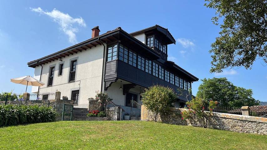Apartamento para 12 personas, con Balcón y Terraza además de Jardín y Piscina en Piloña