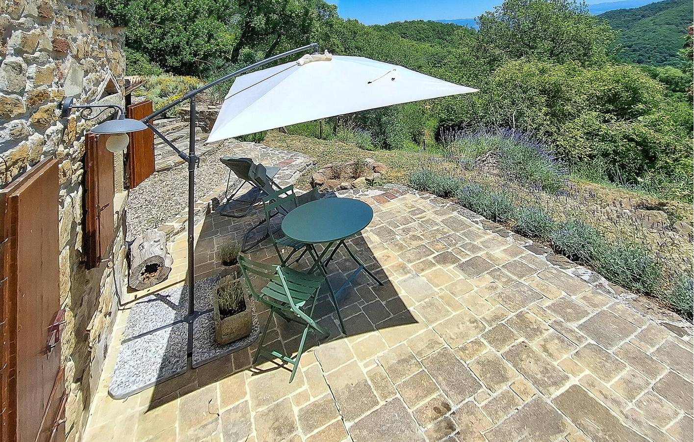 Gemütliche Ferienwohnung mit WLAN, Terrasse, Garten und Parkmöglichkeiten an der Straße in Anghiari, Valtiberina
