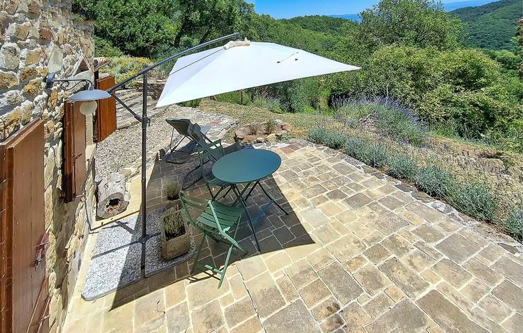 Accogliente appartamento con Wi-Fi, terrazza, giardino e parcheggio in strada in Anghiari, Valtiberina
