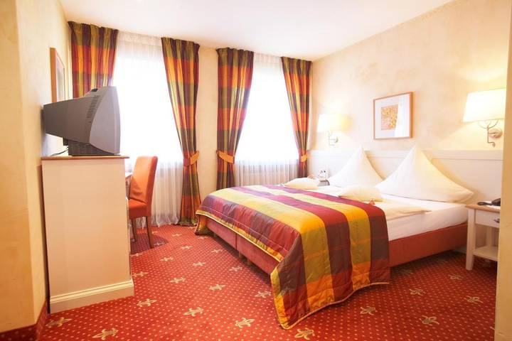 Hôtel pour 2 personnes, avec jacuzzi et terrasse, animaux acceptés à Kerpen - 4